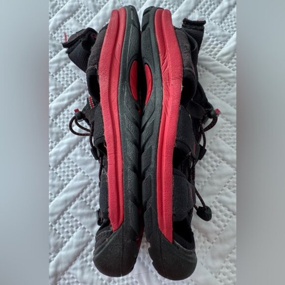 Keen Black Red Closed Toe Waterproof Rugged Outdoorsy All Terrain Men 10 Sandals - Picture 10 of 13